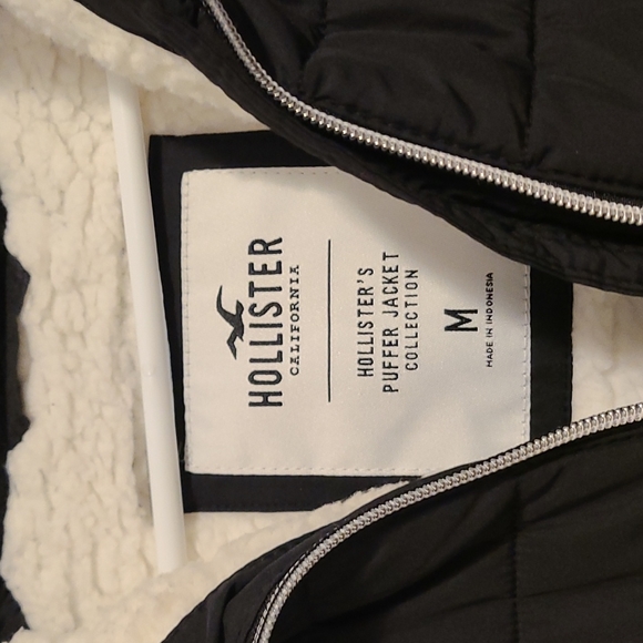 Hollister Puffer Jacket - Picture 2 of 5
